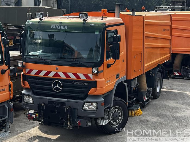 Bucher Municipal STKF 9500 4X4 - Veegwagen: afbeelding 1 Bucher Municipal STKF 9500 4X4 - Veegwagen: afbeelding 1