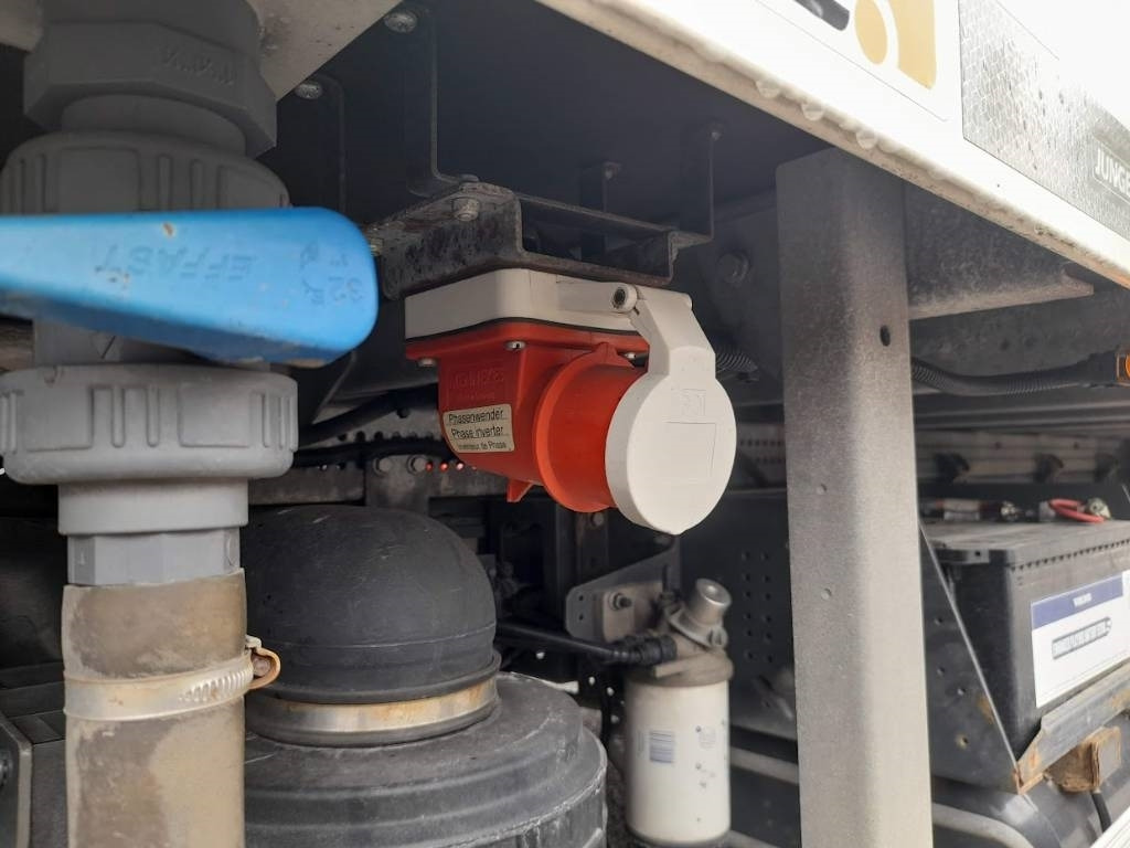 Volvo FL 210 - Koelwagen vrachtwagen: afbeelding 3 Volvo FL 210 - Koelwagen vrachtwagen: afbeelding 3