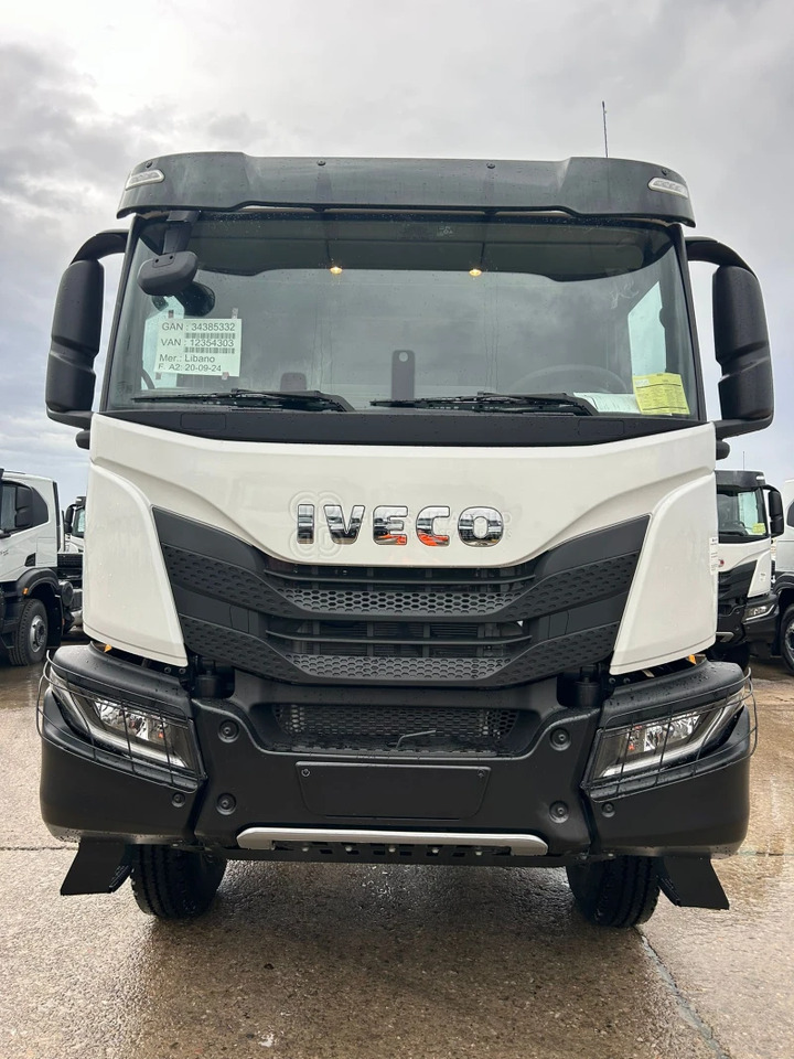 Iveco T-WAY AT380T43H 6x4 R20 Tyres Chassis - Barcelona Stock - Chassis vrachtwagen: afbeelding 1 Iveco T-WAY AT380T43H 6x4 R20 Tyres Chassis - Barcelona Stock - Chassis vrachtwagen: afbeelding 1