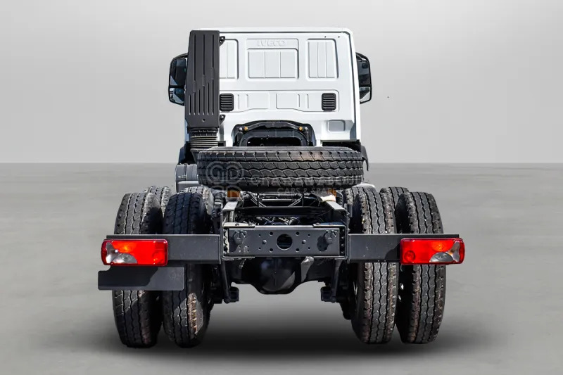 Iveco T-WAY AT380T47H 6x4 R24 Tyres Chassis - Barcelona Stock - Chassis vrachtwagen: afbeelding 5 Iveco T-WAY AT380T47H 6x4 R24 Tyres Chassis - Barcelona Stock - Chassis vrachtwagen: afbeelding 5