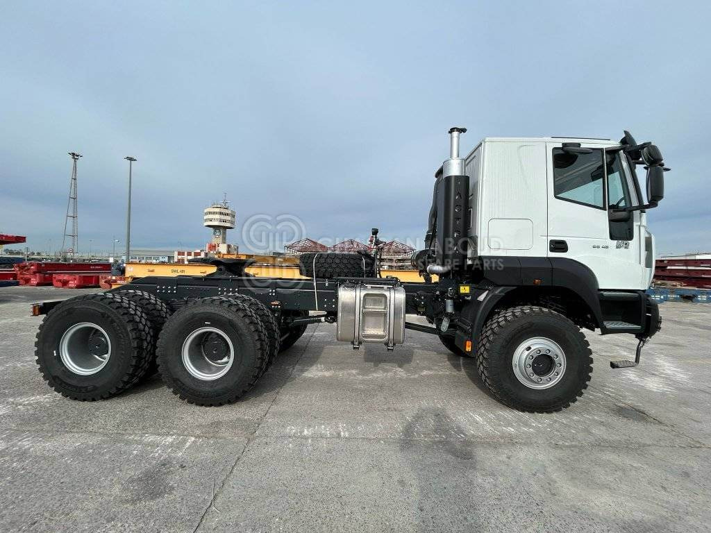 BARCELONA ASTRA HEAD 6×6 (HD9 66.48T) MY24 - Trekker: afbeelding 3 BARCELONA ASTRA HEAD 6×6 (HD9 66.48T) MY24 - Trekker: afbeelding 3