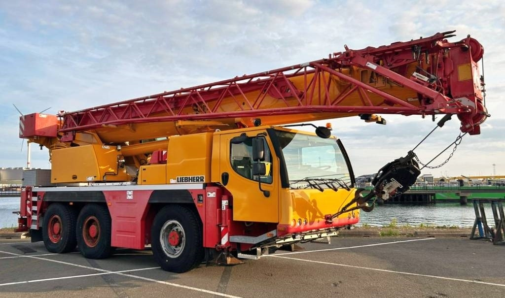 Liebherr LTM 1050-3.1 - Alle terrein kraan: afbeelding 1 Liebherr LTM 1050-3.1 - Alle terrein kraan: afbeelding 1