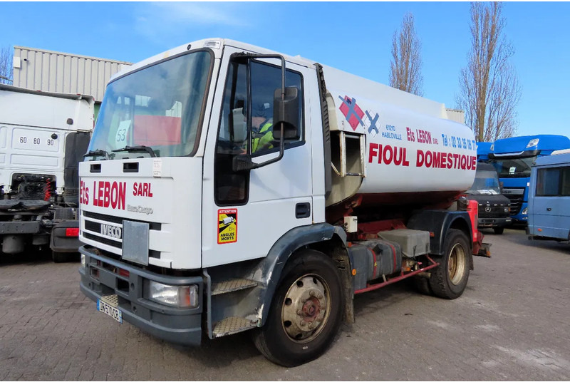 Iveco Eurocargo FUEL (DIESEL/PETROL) 8000 LITERS, COMP: 3500L,1000L, 3500L - Tankwagen, Kraanwagen: afbeelding 2 Iveco Eurocargo FUEL (DIESEL/PETROL) 8000 LITERS, COMP: 3500L,1000L, 3500L - Tankwagen, Kraanwagen: afbeelding 2