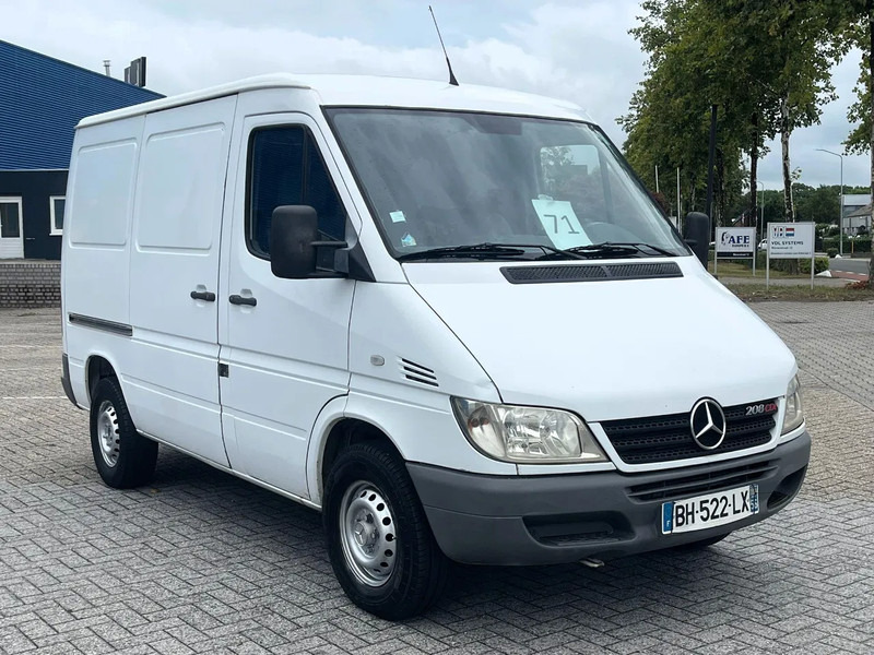 Mercedes-Benz Sprinter 208 3 seats. Very good bus! 100% engine and gearbox! France use - Gesloten bestelwagen: afbeelding 1 Mercedes-Benz Sprinter 208 3 seats. Very good bus! 100% engine and gearbox! France use - Gesloten bestelwagen: afbeelding 1