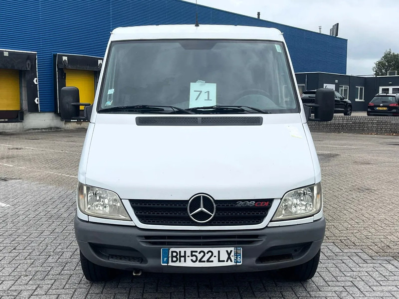 Mercedes-Benz Sprinter 208 3 seats. Very good bus! 100% engine and gearbox! France use - Gesloten bestelwagen: afbeelding 2 Mercedes-Benz Sprinter 208 3 seats. Very good bus! 100% engine and gearbox! France use - Gesloten bestelwagen: afbeelding 2
