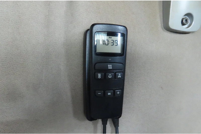 Trekker Scania R420 2 tanks, 2 beds, manual gearbox: afbeelding 14