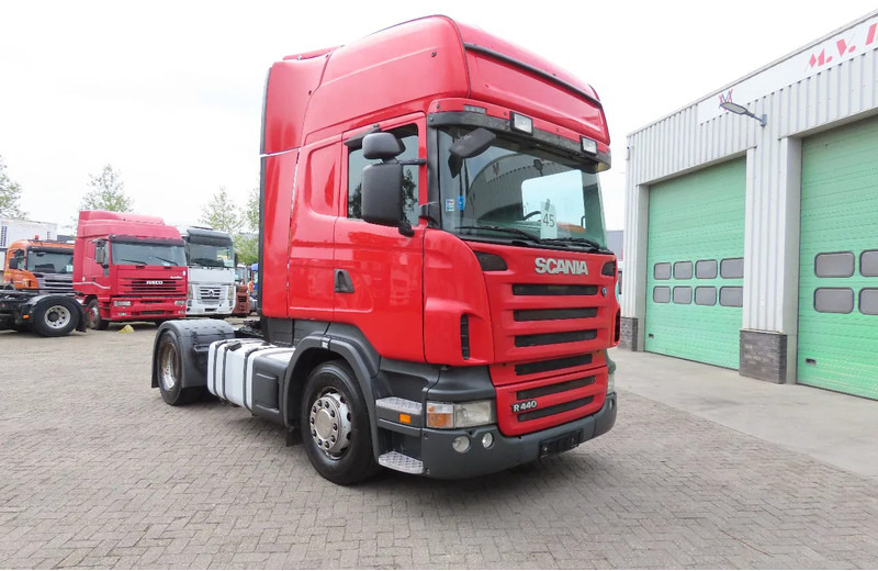 Scania R440 2 tanks Frigo, 95% tires, 927381km, good chassis - Trekker: afbeelding 1 Scania R440 2 tanks Frigo, 95% tires, 927381km, good chassis - Trekker: afbeelding 1