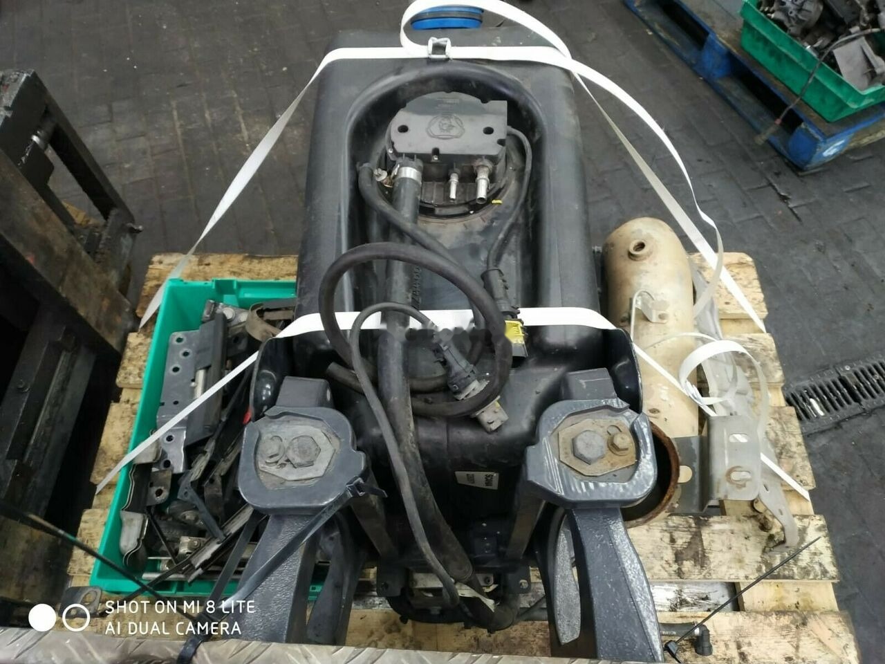 Scania 2244863 2140809 - AdBlue Tank voor Vrachtwagen: afbeelding 3 Scania 2244863 2140809 - AdBlue Tank voor Vrachtwagen: afbeelding 3