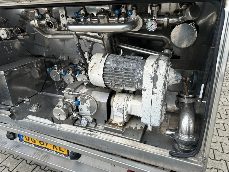 Tankoplegger voor het vervoer van voedsel Feldbinder FOOD / LEVENSMIDDELEN / LEBENSMITTEL / 33.500L / 3-COMP / PUMP / NL-trailer / APK: 10-2026: afbeelding 9 Tankoplegger voor het vervoer van voedsel Feldbinder FOOD / LEVENSMIDDELEN / LEBENSMITTEL / 33.500L / 3-COMP / PUMP / NL-trailer / APK: 10-2026: afbeelding 9