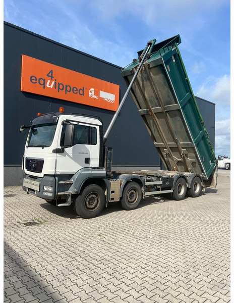 MAN TGS 33.440 AJK KIPPER, 8x4, MANUAL, EURO-5 - Kipper vrachtwagen: afbeelding 1 MAN TGS 33.440 AJK KIPPER, 8x4, MANUAL, EURO-5 - Kipper vrachtwagen: afbeelding 1