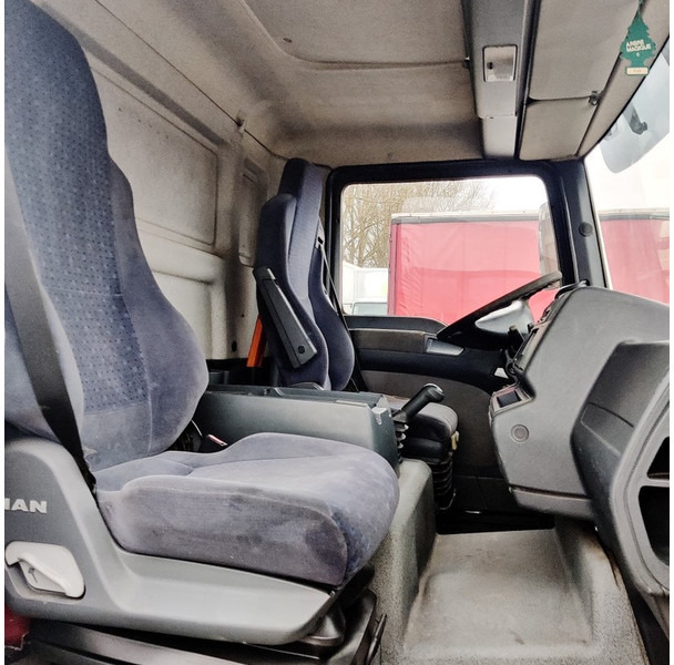 Interieur foto 1: Bakwagen MAN TGL