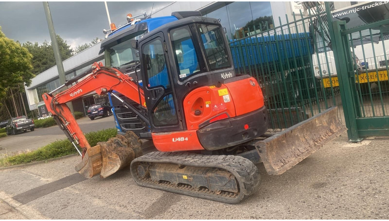 Kubota U48-4 FULL HYDR FUNCTIONS - *2300h* - BLADE - A/C - 3 BUCKETS - Minigraafmachine: afbeelding 2 Kubota U48-4 FULL HYDR FUNCTIONS - *2300h* - BLADE - A/C - 3 BUCKETS - Minigraafmachine: afbeelding 2