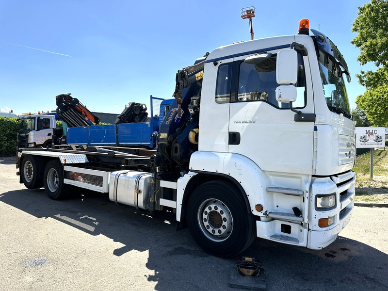 MAN TGA 26.310 6X2 HOOKLIFT + CRANE COPMA 160.4 + JIB J2 + WINCH - RADIO - LIFT + STEERING AXLE - EURO 3 - BE - Haakarmsysteem vrachtwagen, Kraanwagen: afbeelding 2 MAN TGA 26.310 6X2 HOOKLIFT + CRANE COPMA 160.4 + JIB J2 + WINCH - RADIO - LIFT + STEERING AXLE - EURO 3 - BE - Haakarmsysteem vrachtwagen, Kraanwagen: afbeelding 2