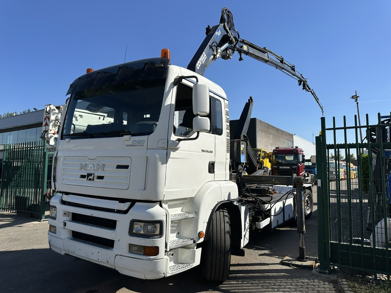 MAN TGA 26.310 6X2 HOOKLIFT + CRANE COPMA 160.4 + JIB J2 + WINCH - RADIO - LIFT + STEERING AXLE - EURO 3 - BE - Haakarmsysteem vrachtwagen, Kraanwagen: afbeelding 3 MAN TGA 26.310 6X2 HOOKLIFT + CRANE COPMA 160.4 + JIB J2 + WINCH - RADIO - LIFT + STEERING AXLE - EURO 3 - BE - Haakarmsysteem vrachtwagen, Kraanwagen: afbeelding 3