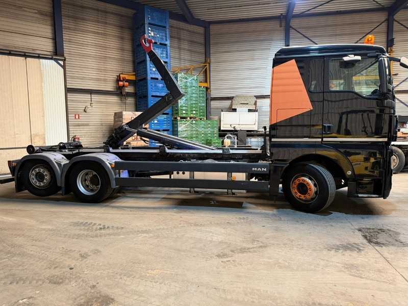 MAN TGX 26.400 6X2 + HOOKLIFT PALIFT 20T - LIFT + STEERING AXLE - EURO 5 - SLEEPERCAB - BE TRUCK - Haakarmsysteem vrachtwagen: afbeelding 4 MAN TGX 26.400 6X2 + HOOKLIFT PALIFT 20T - LIFT + STEERING AXLE - EURO 5 - SLEEPERCAB - BE TRUCK - Haakarmsysteem vrachtwagen: afbeelding 4