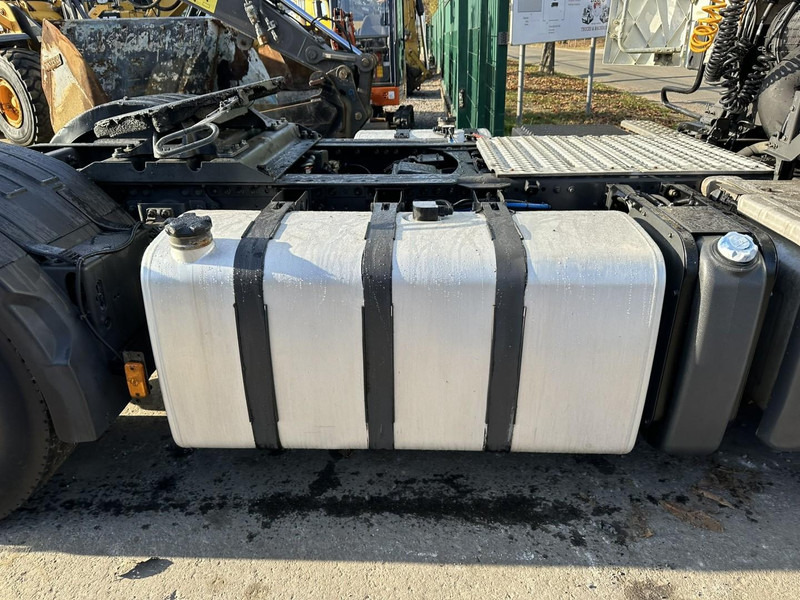 Trekker Renault PREMIUM 460 DXI + RETARDER - 642.000km - SPOILERS - 2 DIESELTANKS - A/C - GOOD CONDITION: afbeelding 16 Trekker Renault PREMIUM 460 DXI + RETARDER - 642.000km - SPOILERS - 2 DIESELTANKS - A/C - GOOD CONDITION: afbeelding 16