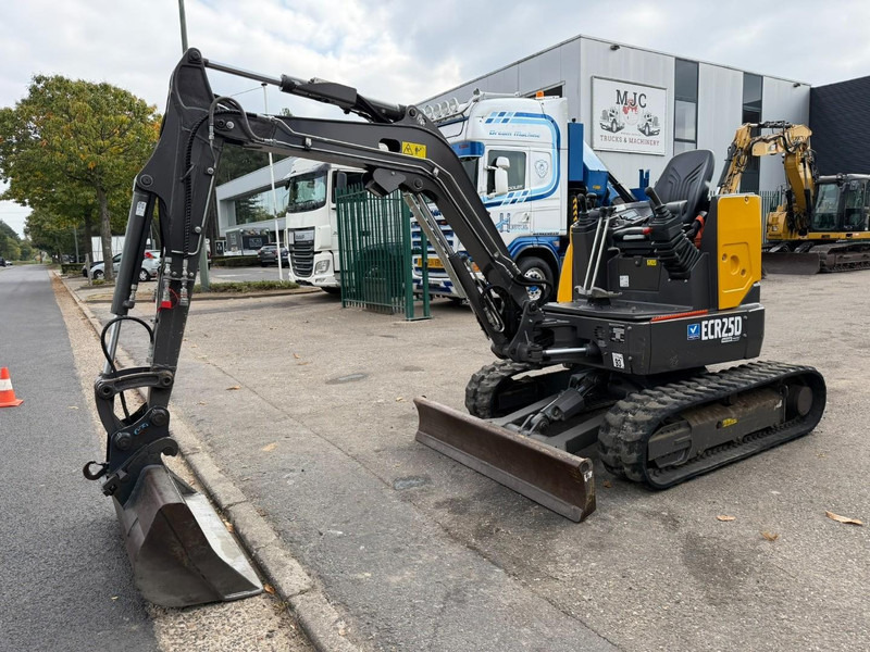 Volvo ECR25D 1159 UREN - SLOOP + SORTEERFUNCTIE - EXTRA HYDR. LEIDINGEN - HYDR SNELWISSEL - CE - BE MACHINE - Minigraafmachine: afbeelding 2 Volvo ECR25D 1159 UREN - SLOOP + SORTEERFUNCTIE - EXTRA HYDR. LEIDINGEN - HYDR SNELWISSEL - CE - BE MACHINE - Minigraafmachine: afbeelding 2