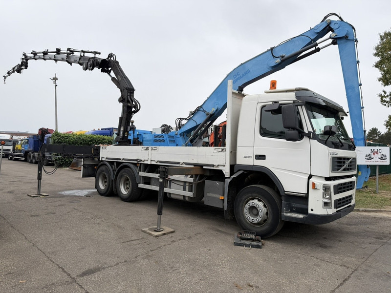 Volvo FM 300 6x4 PRITSCHE + (25.8m!) KRAN HIAB 245 E-5 + JIB 65 X-3 + 2 ME - *228.000km* - MANUAL - A/C - EURO 3 - BELGIAN TRUCK - Kraanwagen: afbeelding 2 Volvo FM 300 6x4 PRITSCHE + (25.8m!) KRAN HIAB 245 E-5 + JIB 65 X-3 + 2 ME - *228.000km* - MANUAL - A/C - EURO 3 - BELGIAN TRUCK - Kraanwagen: afbeelding 2