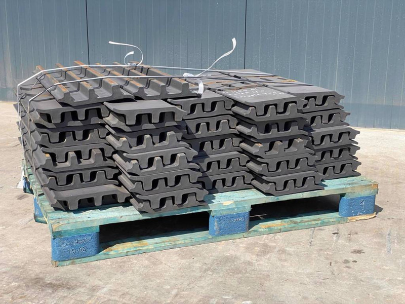 Case CX330 / CX350 Shoes/Pads - Frame/ Chassis voor Bouwmachine: afbeelding 3 Case CX330 / CX350 Shoes/Pads - Frame/ Chassis voor Bouwmachine: afbeelding 3