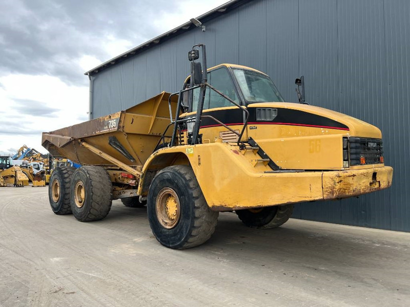 Cat 735 - Kiepwagen met knikbesturing: afbeelding 2 Cat 735 - Kiepwagen met knikbesturing: afbeelding 2