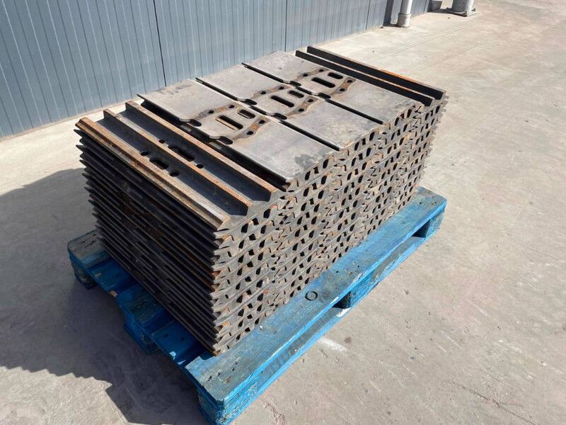 Hyundai R210 / R215 / R220 / R235 / R250 / R260 - Frame/ Chassis voor Bouwmachine: afbeelding 1 Hyundai R210 / R215 / R220 / R235 / R250 / R260 - Frame/ Chassis voor Bouwmachine: afbeelding 1