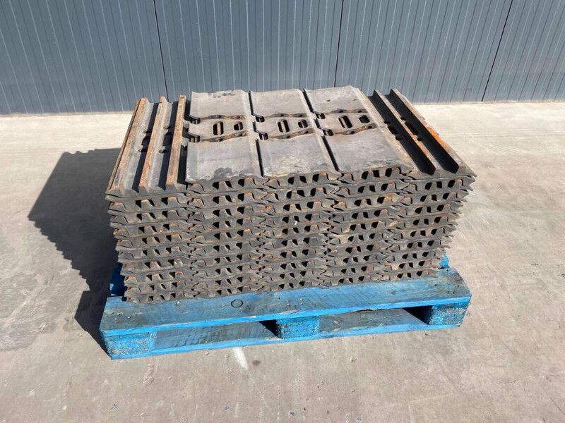 Hyundai R210 / R215 / R220 / R235 / R250 / R260 - Frame/ Chassis voor Bouwmachine: afbeelding 4 Hyundai R210 / R215 / R220 / R235 / R250 / R260 - Frame/ Chassis voor Bouwmachine: afbeelding 4
