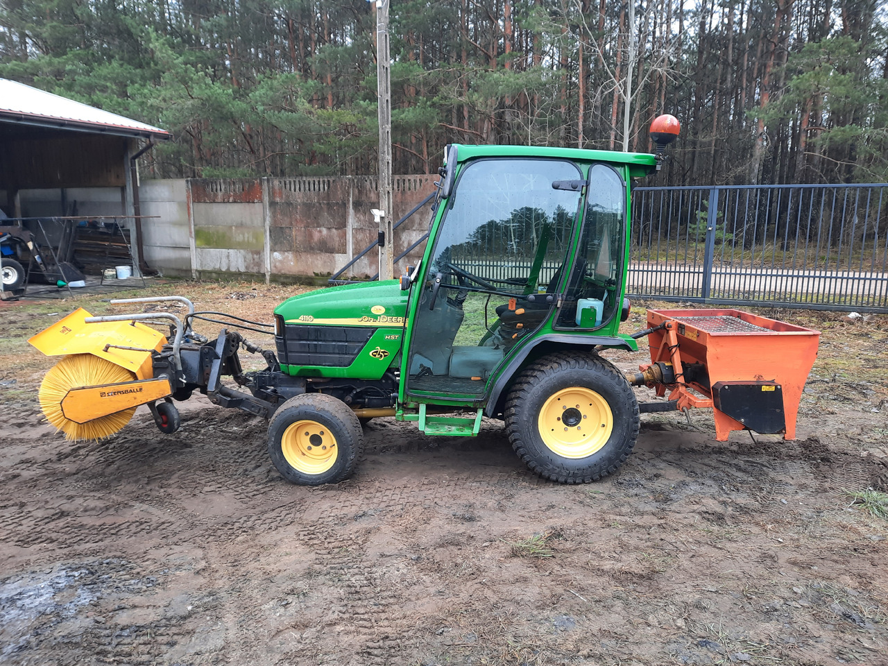 JOHN DEERE 4110 - Tractor: afbeelding 3 JOHN DEERE 4110 - Tractor: afbeelding 3