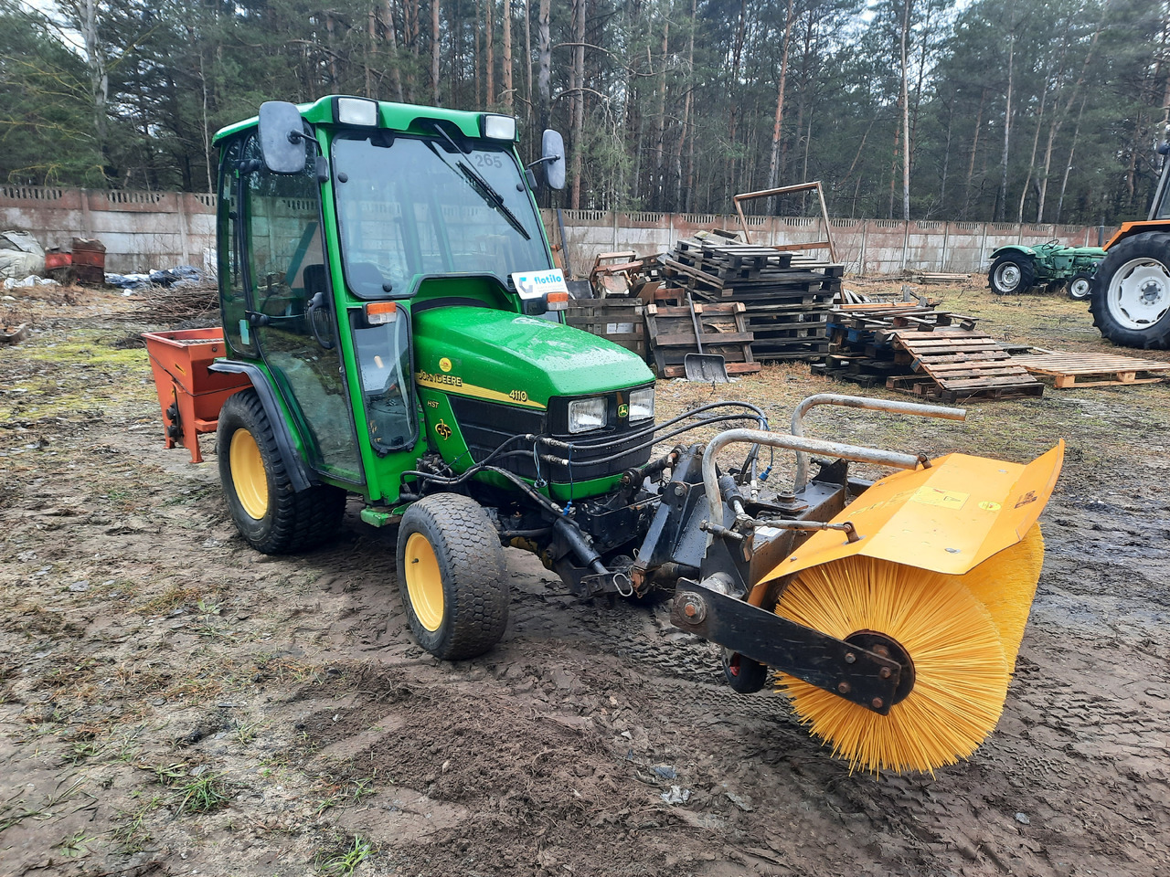 JOHN DEERE 4110 - Tractor: afbeelding 1 JOHN DEERE 4110 - Tractor: afbeelding 1