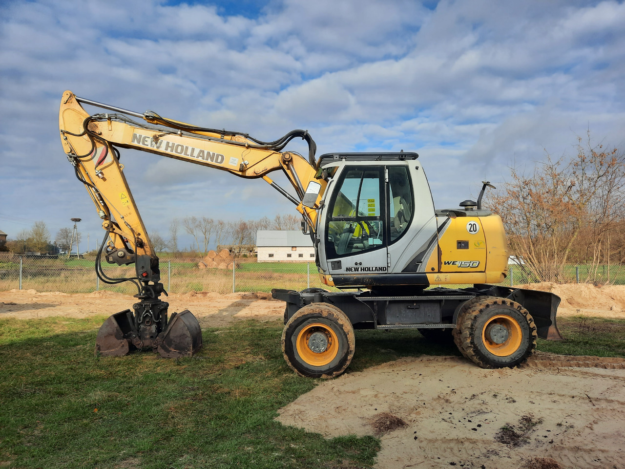 NEW HOLLAND WE150C - Mobiele graafmachine: afbeelding 2 NEW HOLLAND WE150C - Mobiele graafmachine: afbeelding 2