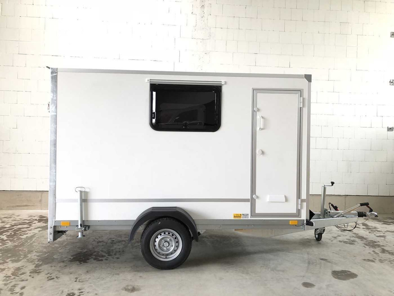 BLYSS F1330HD Rampe Tür 2 Fenster Kofferanhänger - Gesloten aanhangwagen: afbeelding 5 BLYSS F1330HD Rampe Tür 2 Fenster Kofferanhänger - Gesloten aanhangwagen: afbeelding 5