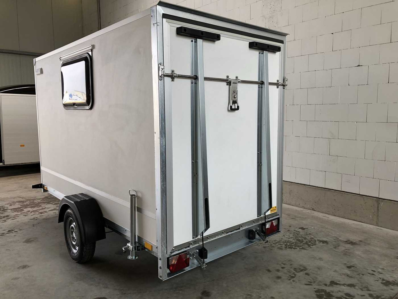 BLYSS F1330HD Rampe Tür 2 Fenster Kofferanhänger - Gesloten aanhangwagen: afbeelding 3 BLYSS F1330HD Rampe Tür 2 Fenster Kofferanhänger - Gesloten aanhangwagen: afbeelding 3
