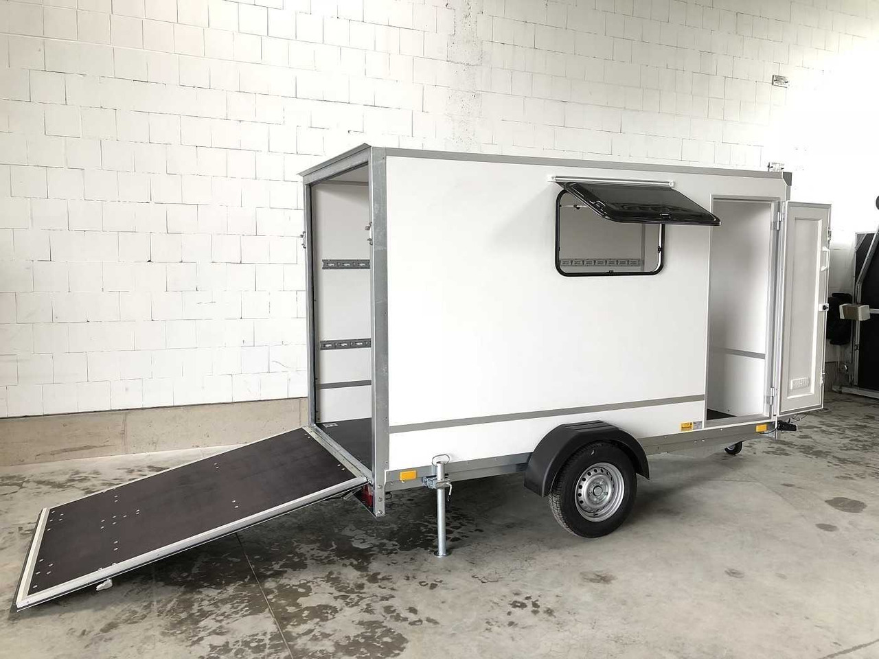 BLYSS F1330HD Rampe Tür 2 Fenster Kofferanhänger - Gesloten aanhangwagen: afbeelding 2 BLYSS F1330HD Rampe Tür 2 Fenster Kofferanhänger - Gesloten aanhangwagen: afbeelding 2