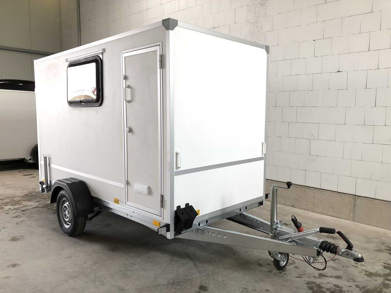 BLYSS F1330HD Rampe Tür 2 Fenster Kofferanhänger - Gesloten aanhangwagen: afbeelding 4 BLYSS F1330HD Rampe Tür 2 Fenster Kofferanhänger - Gesloten aanhangwagen: afbeelding 4