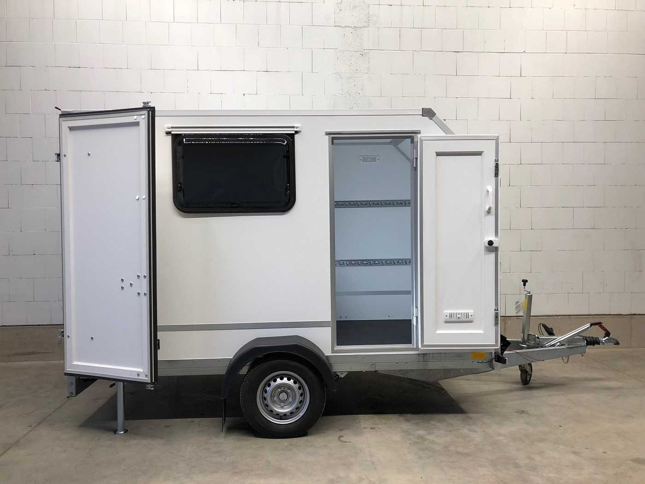 BLYSS F1330HD Seitentür,Fenster,Aero Kofferanhänger - Gesloten aanhangwagen: afbeelding 1 BLYSS F1330HD Seitentür,Fenster,Aero Kofferanhänger - Gesloten aanhangwagen: afbeelding 1