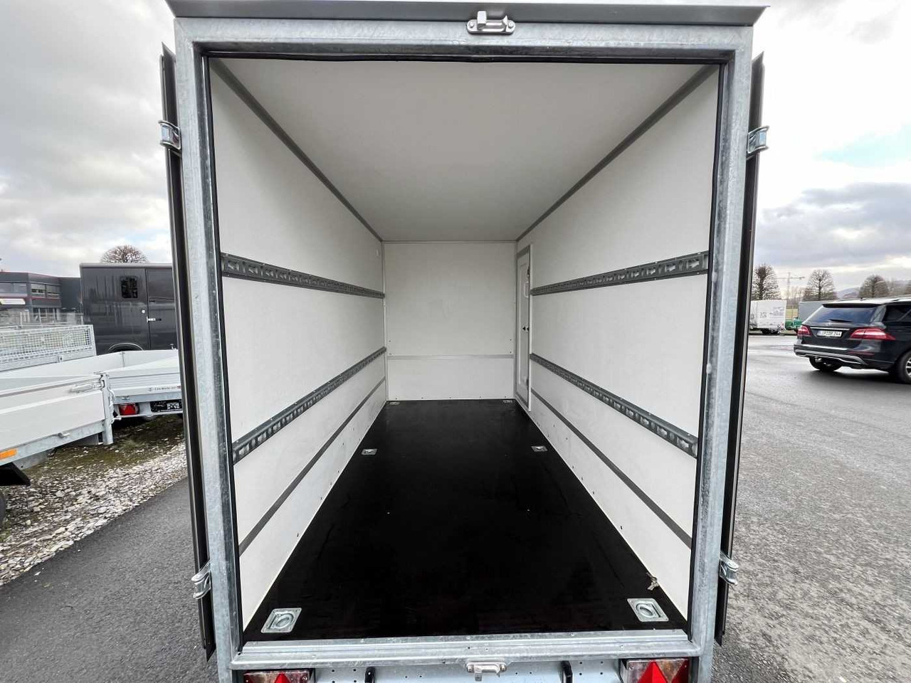 BLYSS F1330HD Seitentür Kofferanhänger - Gesloten aanhangwagen: afbeelding 4 BLYSS F1330HD Seitentür Kofferanhänger - Gesloten aanhangwagen: afbeelding 4