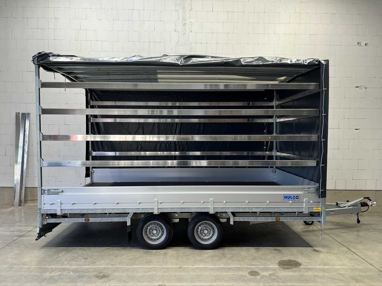 HULCO Medax-2 3000 Plane Hochlader - Aanhangwagen met huif: afbeelding 2 HULCO Medax-2 3000 Plane Hochlader - Aanhangwagen met huif: afbeelding 2