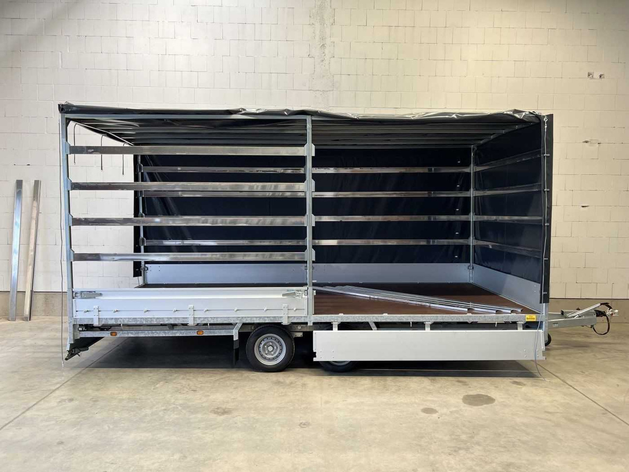 HULCO Medax-2 3000 Plane Hochlader - Aanhangwagen met huif: afbeelding 3 HULCO Medax-2 3000 Plane Hochlader - Aanhangwagen met huif: afbeelding 3