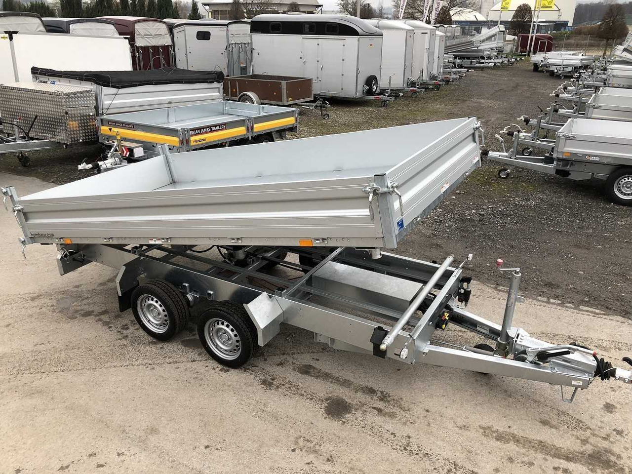 HUMBAUR HTK 3500.37 Dreiseitenkipper - Kipper aanhangwagen: afbeelding 2 HUMBAUR HTK 3500.37 Dreiseitenkipper - Kipper aanhangwagen: afbeelding 2