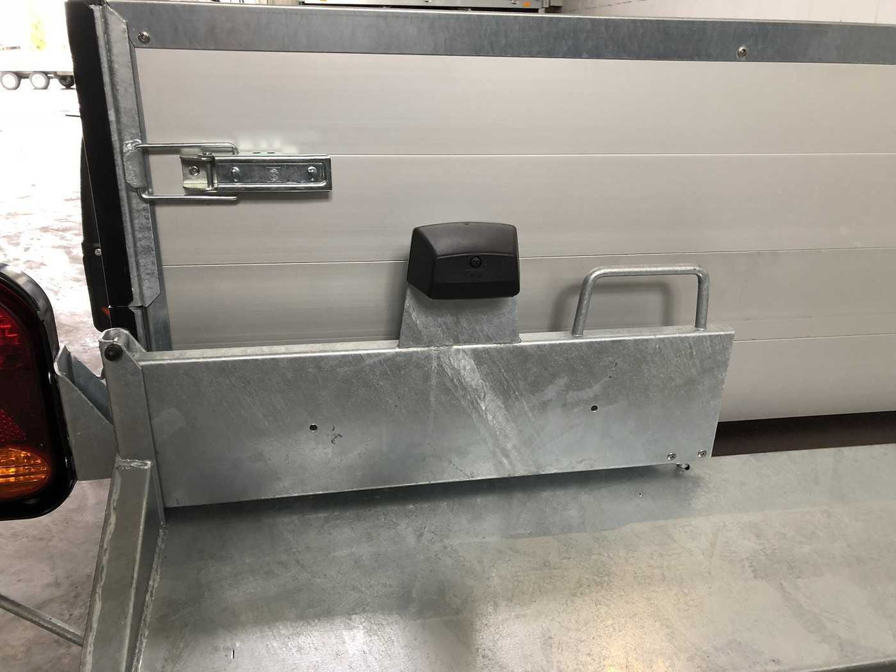 Nieuw Aanhangwagen auto VEZEKO Husky FB 15.28 BW 250 Absenker: afbeelding 14 Nieuw Aanhangwagen auto VEZEKO Husky FB 15.28 BW 250 Absenker: afbeelding 14