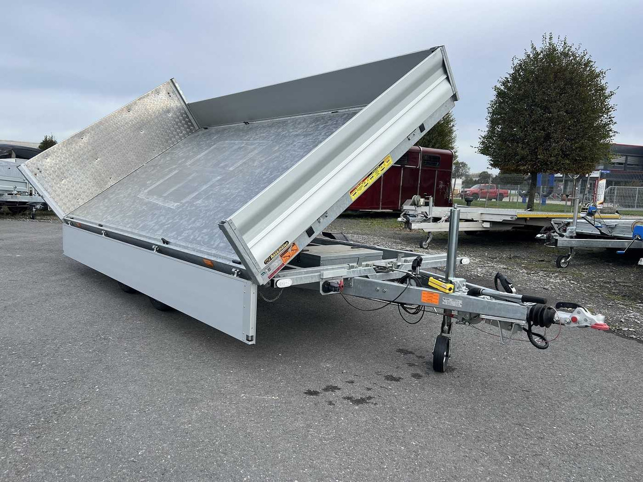 VEZEKO Juki 35.4 Multi Multidreiseitenkipper - Kipper aanhangwagen: afbeelding 2 VEZEKO Juki 35.4 Multi Multidreiseitenkipper - Kipper aanhangwagen: afbeelding 2