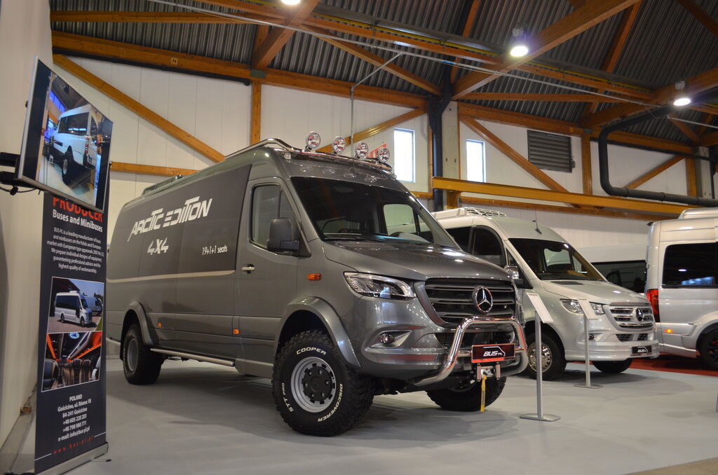MERCEDES-BENZ Sprinter 519 4x4 high and low drive - Minibus, Personenvervoer: afbeelding 2 MERCEDES-BENZ Sprinter 519 4x4 high and low drive - Minibus, Personenvervoer: afbeelding 2