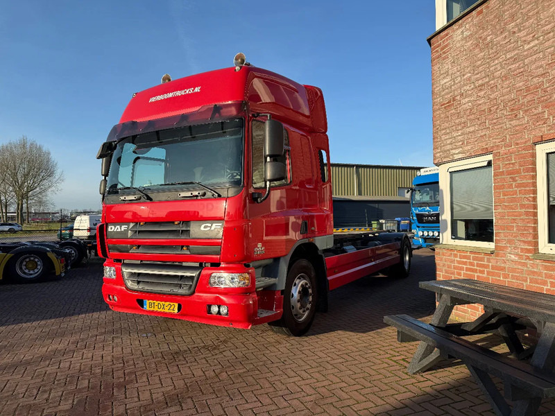 DAF CF 75 CF75-250 4X2 SPACECAB/RENOVA/STEEL/AIR/AIRCO/HOLLAND TRUCK - Containertransporter/ Wissellaadbak vrachtwagen: afbeelding 2 DAF CF 75 CF75-250 4X2 SPACECAB/RENOVA/STEEL/AIR/AIRCO/HOLLAND TRUCK - Containertransporter/ Wissellaadbak vrachtwagen: afbeelding 2