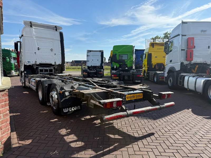 Mercedes-Benz Actros Actros 2542LL 6X2 BDF / ACC / AHK/ TUV 8-2026 / NL TRUCK - Containertransporter/ Wissellaadbak vrachtwagen: afbeelding 3 Mercedes-Benz Actros Actros 2542LL 6X2 BDF / ACC / AHK/ TUV 8-2026 / NL TRUCK - Containertransporter/ Wissellaadbak vrachtwagen: afbeelding 3