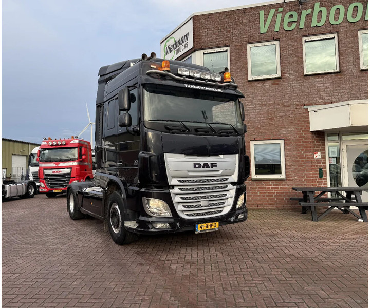DAF XF 440 XF440 4X2 / hydrauliek / schuifschotel / alcoa / top staat / "BLACK BEAUTY" - Trekker: afbeelding 1 DAF XF 440 XF440 4X2 / hydrauliek / schuifschotel / alcoa / top staat / "BLACK BEAUTY" - Trekker: afbeelding 1