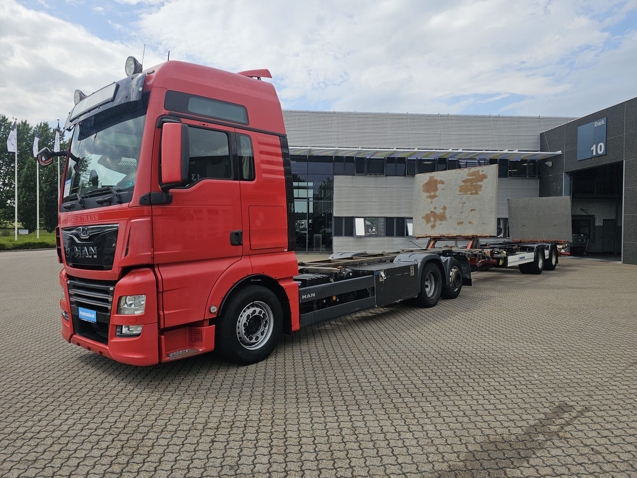 MAN TGX 26.500 with trailer - Containertransporter/ Wissellaadbak vrachtwagen: afbeelding 1 MAN TGX 26.500 with trailer - Containertransporter/ Wissellaadbak vrachtwagen: afbeelding 1