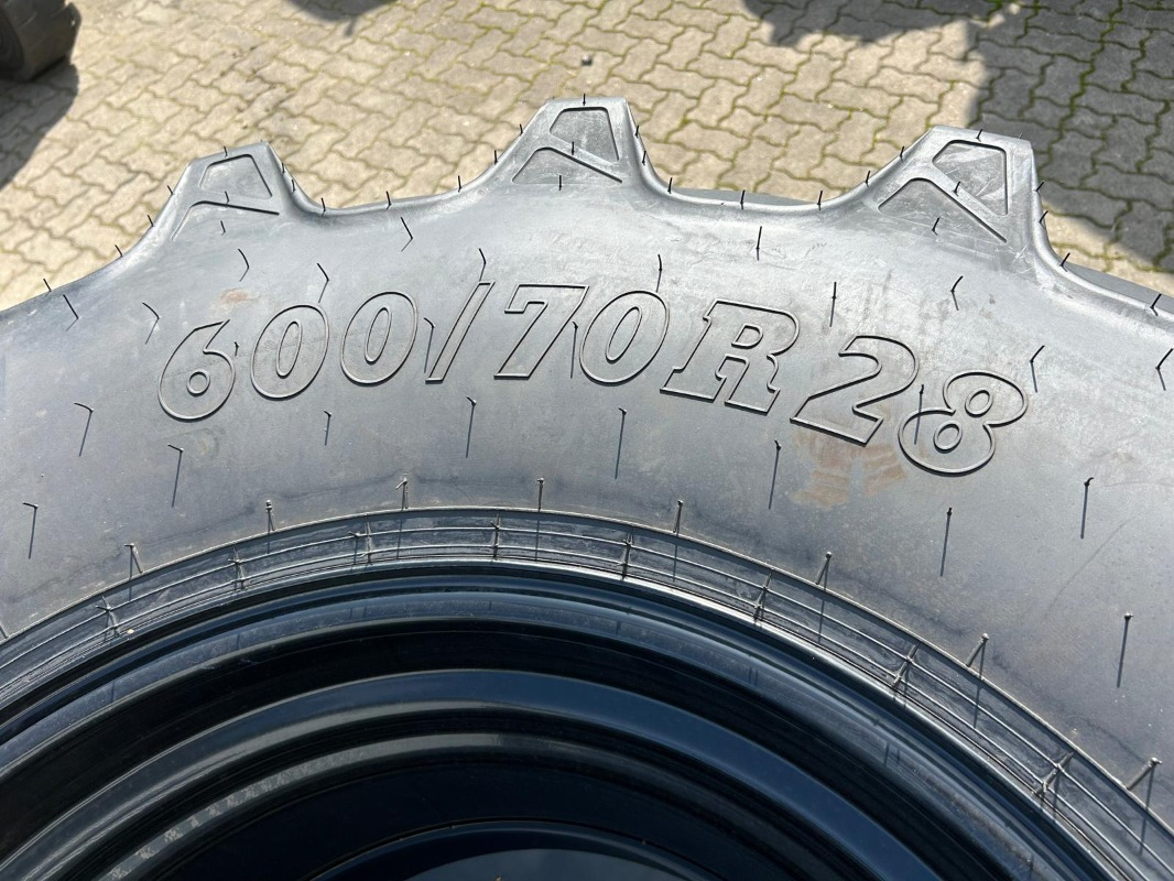 BKT 600/70R28 - 2 Stück - Banden en velgen voor Landbouwmachine: afbeelding 4 BKT 600/70R28 - 2 Stück - Banden en velgen voor Landbouwmachine: afbeelding 4