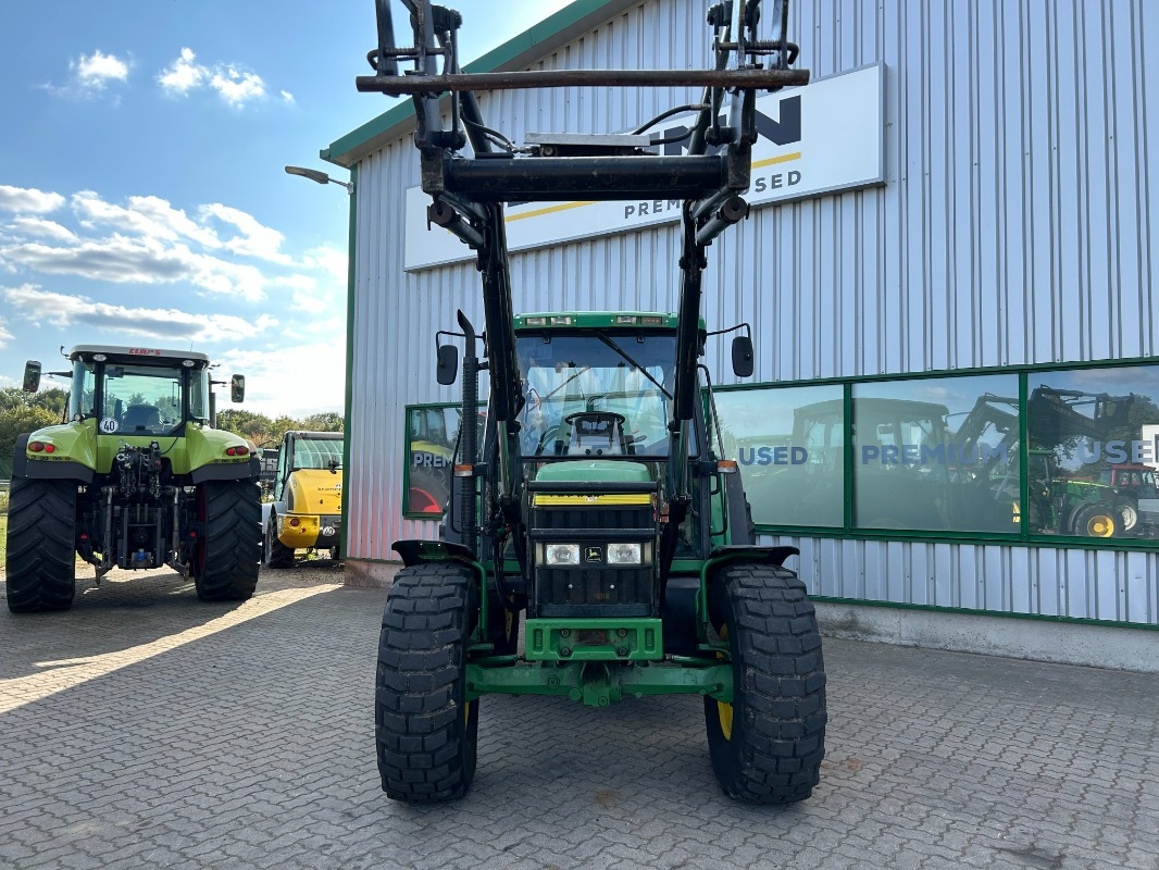 John Deere 6110 - Tractor: afbeelding 3 John Deere 6110 - Tractor: afbeelding 3
