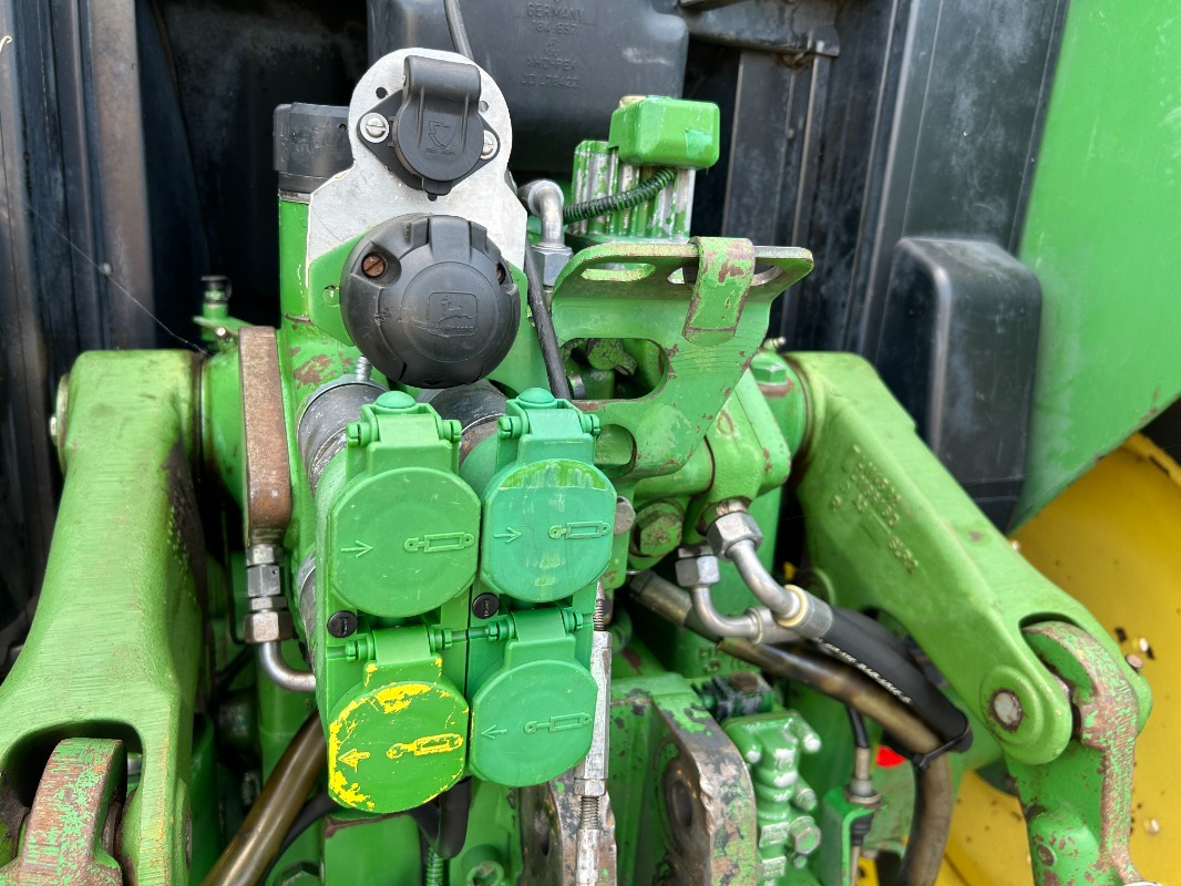 John Deere 6110 - Tractor: afbeelding 5 John Deere 6110 - Tractor: afbeelding 5