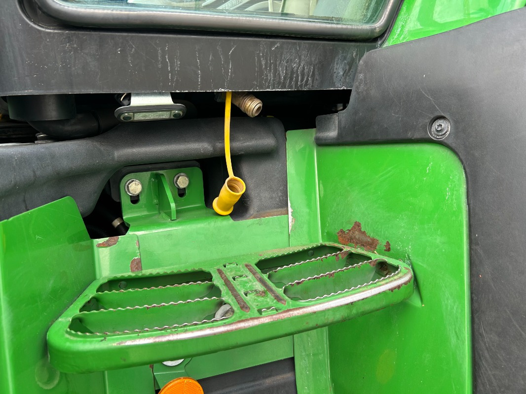 John Deere 6155R - Tractor: afbeelding 2 John Deere 6155R - Tractor: afbeelding 2