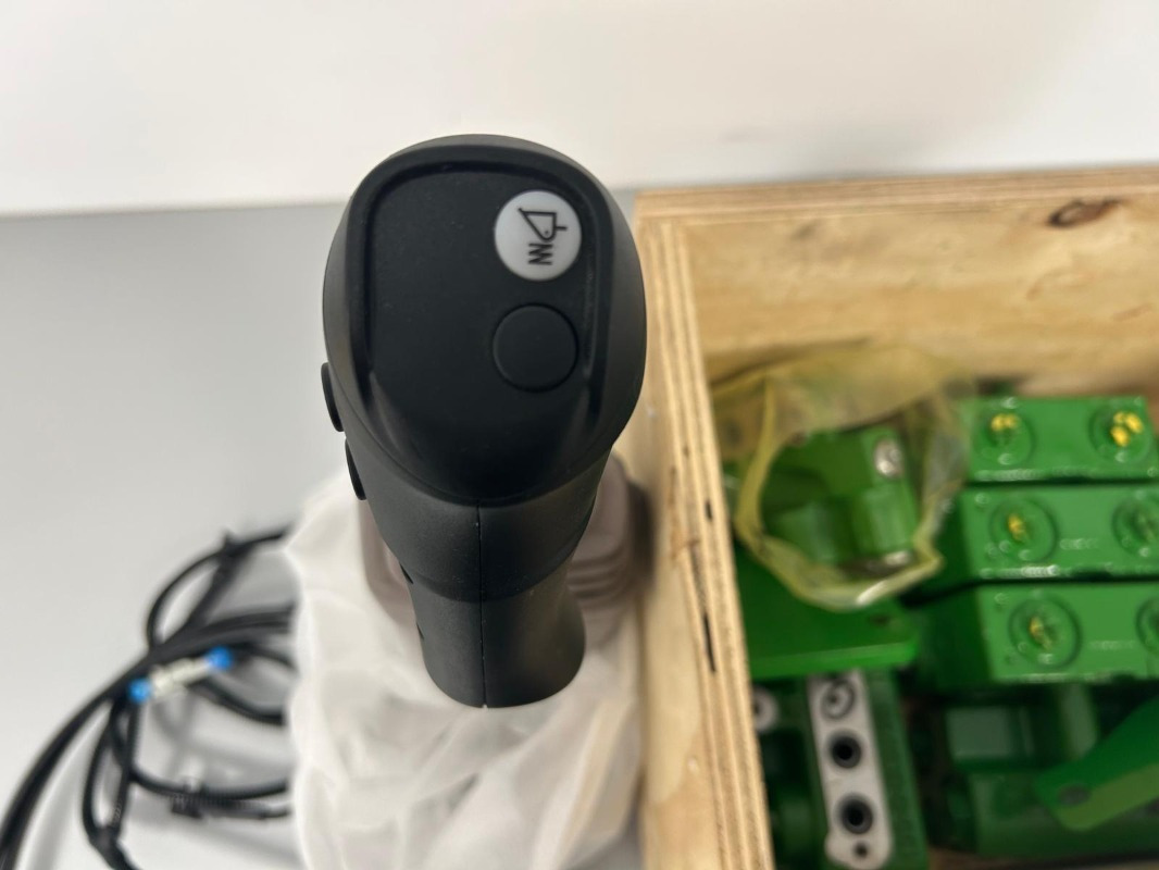 John Deere Einhebelsteuergerät mechanisch vom 6155R - Hydraulica voor Landbouwmachine: afbeelding 3 John Deere Einhebelsteuergerät mechanisch vom 6155R - Hydraulica voor Landbouwmachine: afbeelding 3